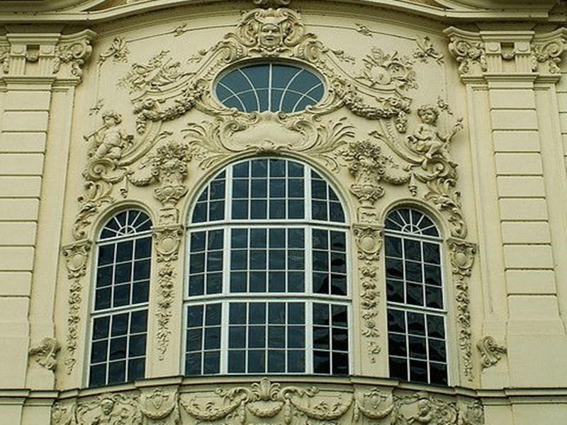 Chọn lọc 30 mẫu cửa sổ cổ điển đặc trưng của kiến trúc Châu Âu